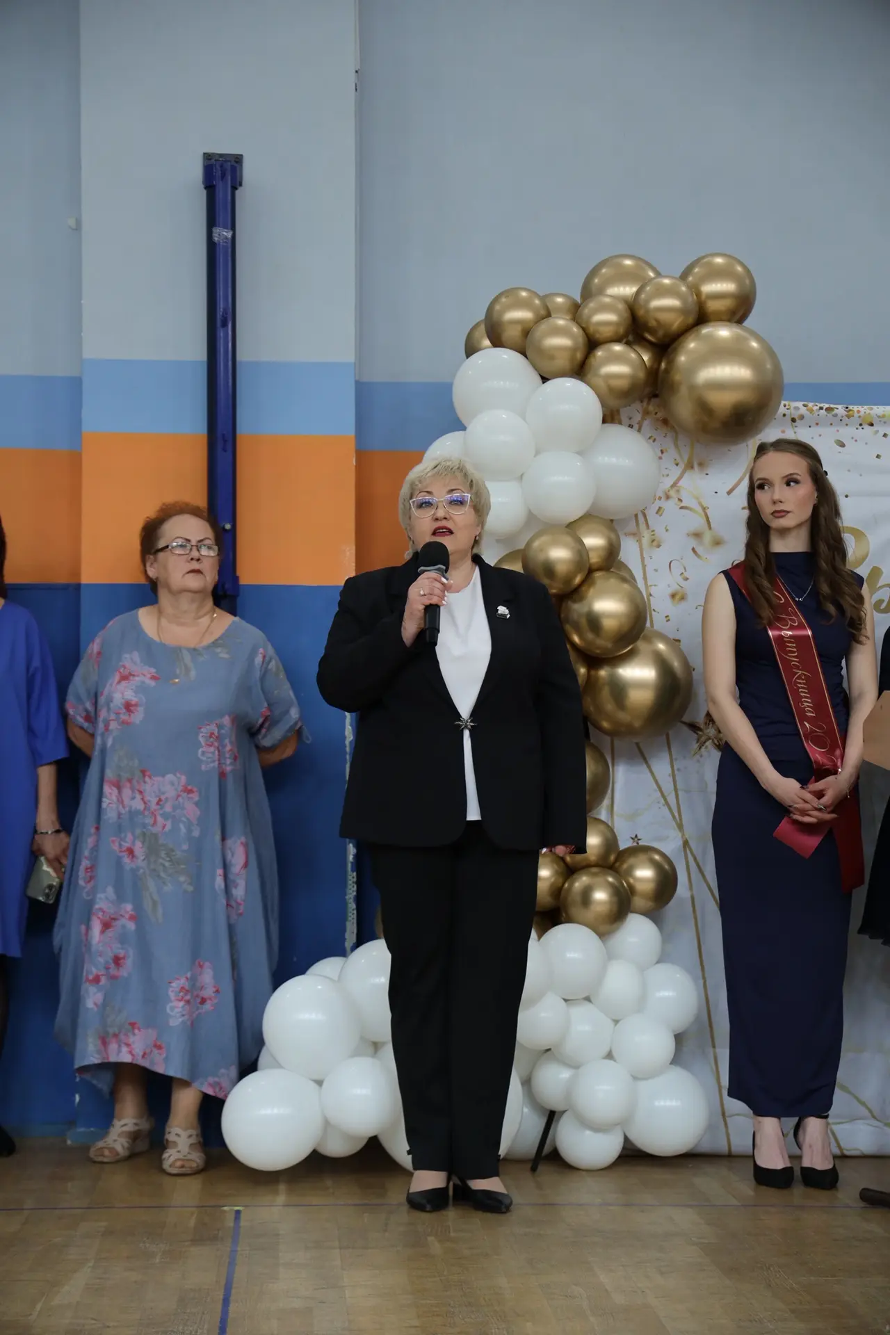 🔔 Последний звонок — 9 классы: точка с запятой.   Сегодня для девятиклассников школы №18 имени Подол