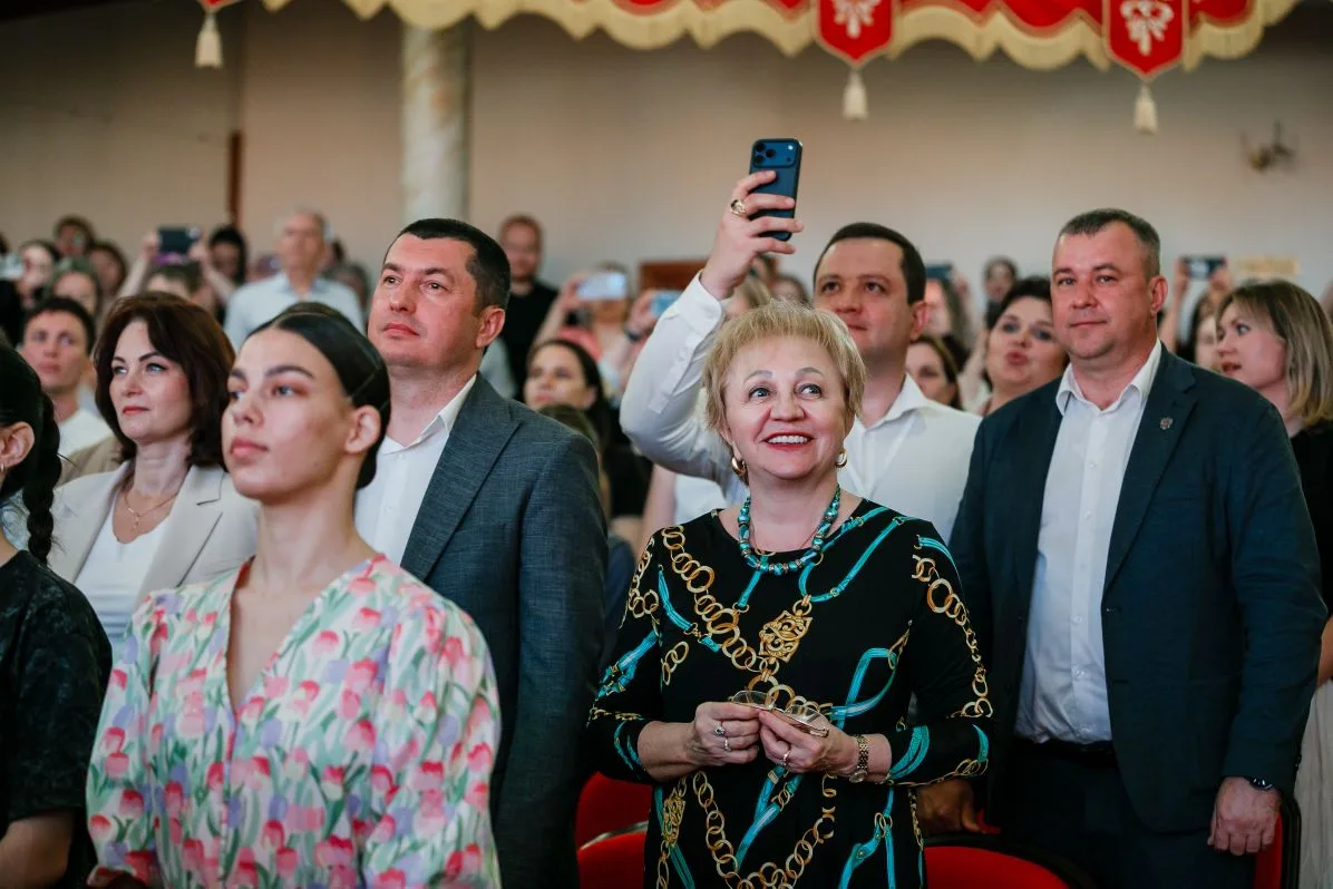 УДАЧИ, КУБАНЦЫ!  Всероссийский фестиваль-конкурс любительских творческих коллективов проводится Мини