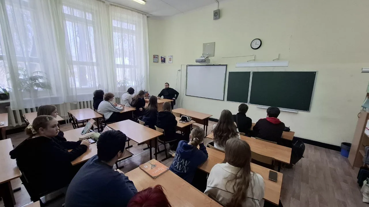 Сегодня на встрече клирика Храма Св. Апостолов Петра и Павла иереем Евгением (Дорофеевым) с обучающи