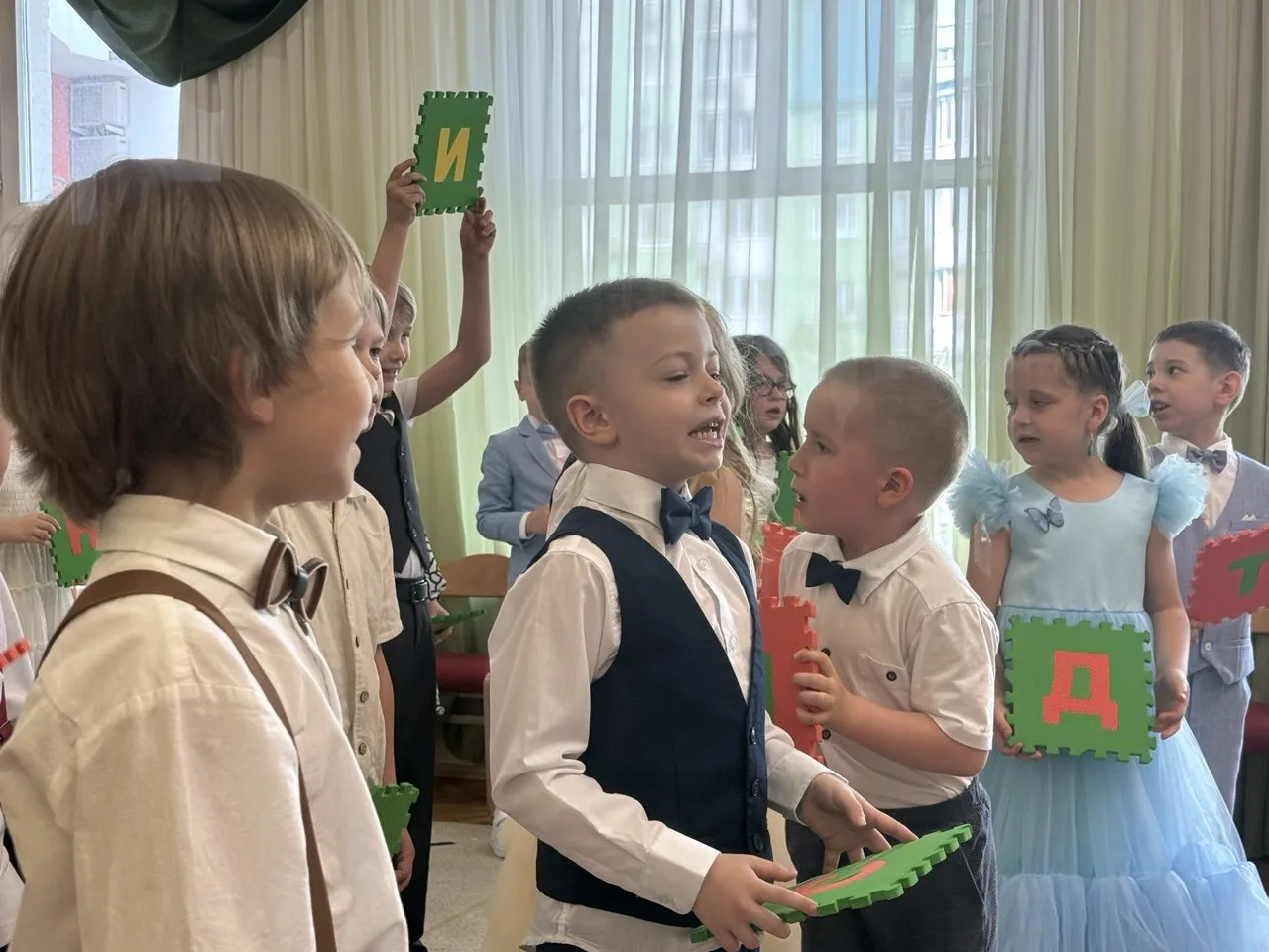 🎓 До свидания, «Кот учёный» — здравствуй, новая глава!  🦉 В садике «Лукоморье» прошёл выпускной в гр