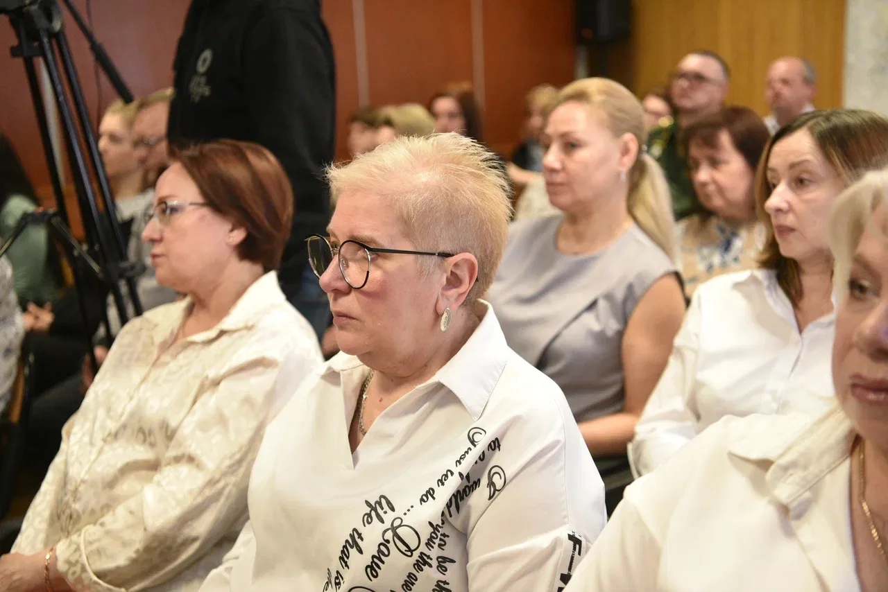 Поздравил сотрудников военного комиссариата Балашихи и Реутова и лично Сергея Борисовича Чиркина с п