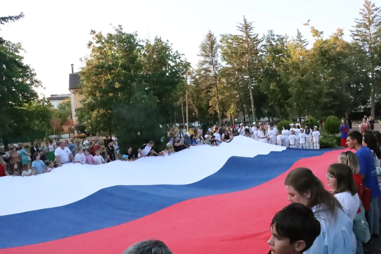 Триколор объединяет: праздничный концерт в честь Дня флага! 🎭