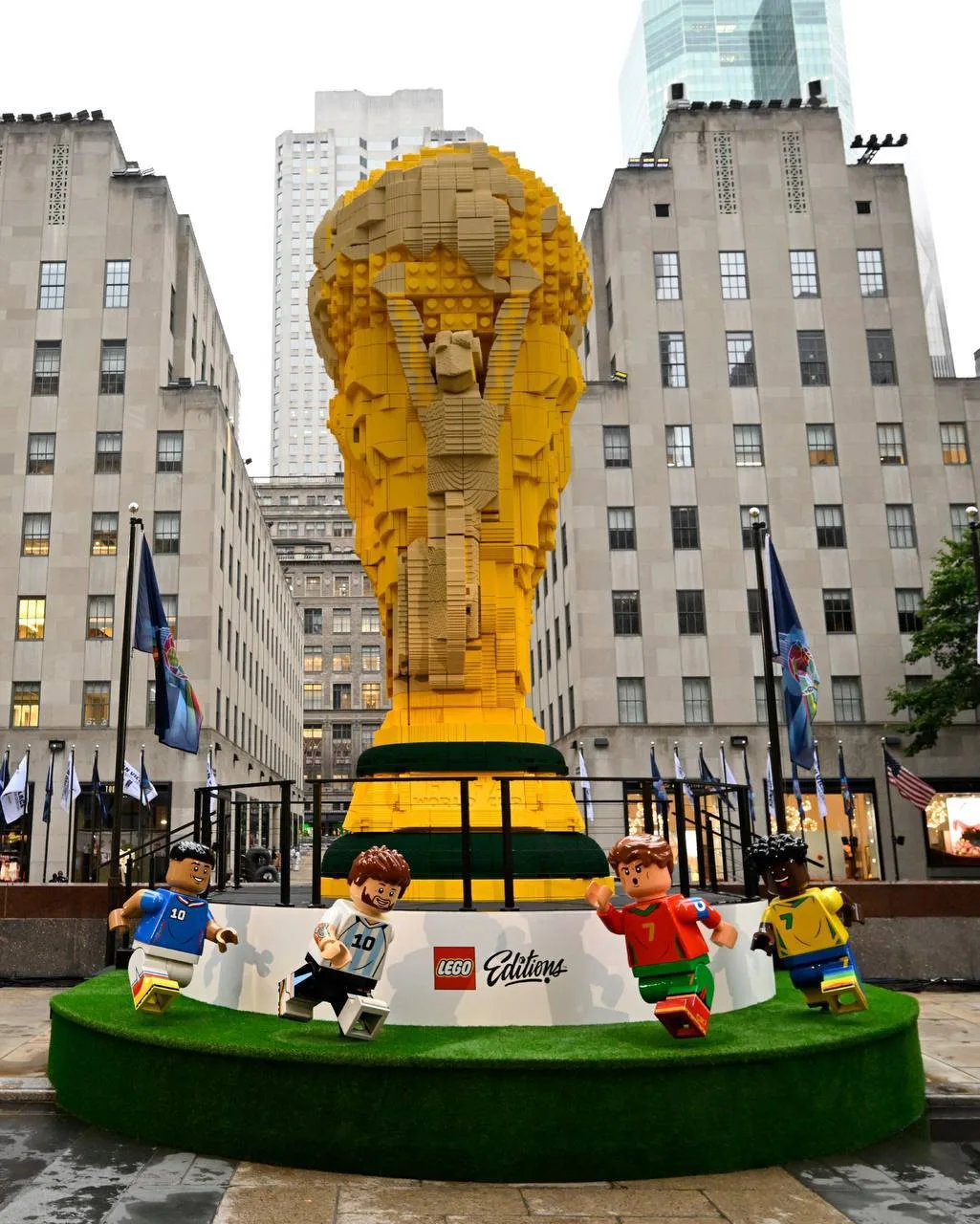⚽️LEGO собрал кубок из 1,36 млн деталей.
