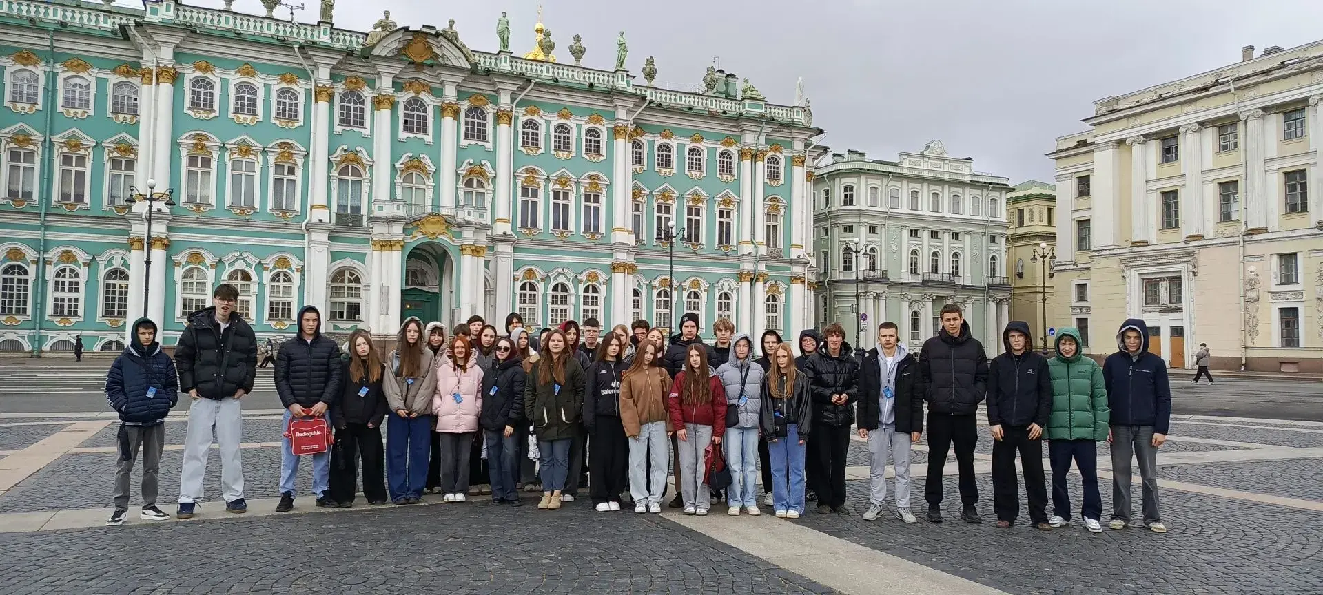 ✨ Путешествие в Северную столицу: как наши девятиклассники открывали Санкт-Петербург! ✨  На каникула