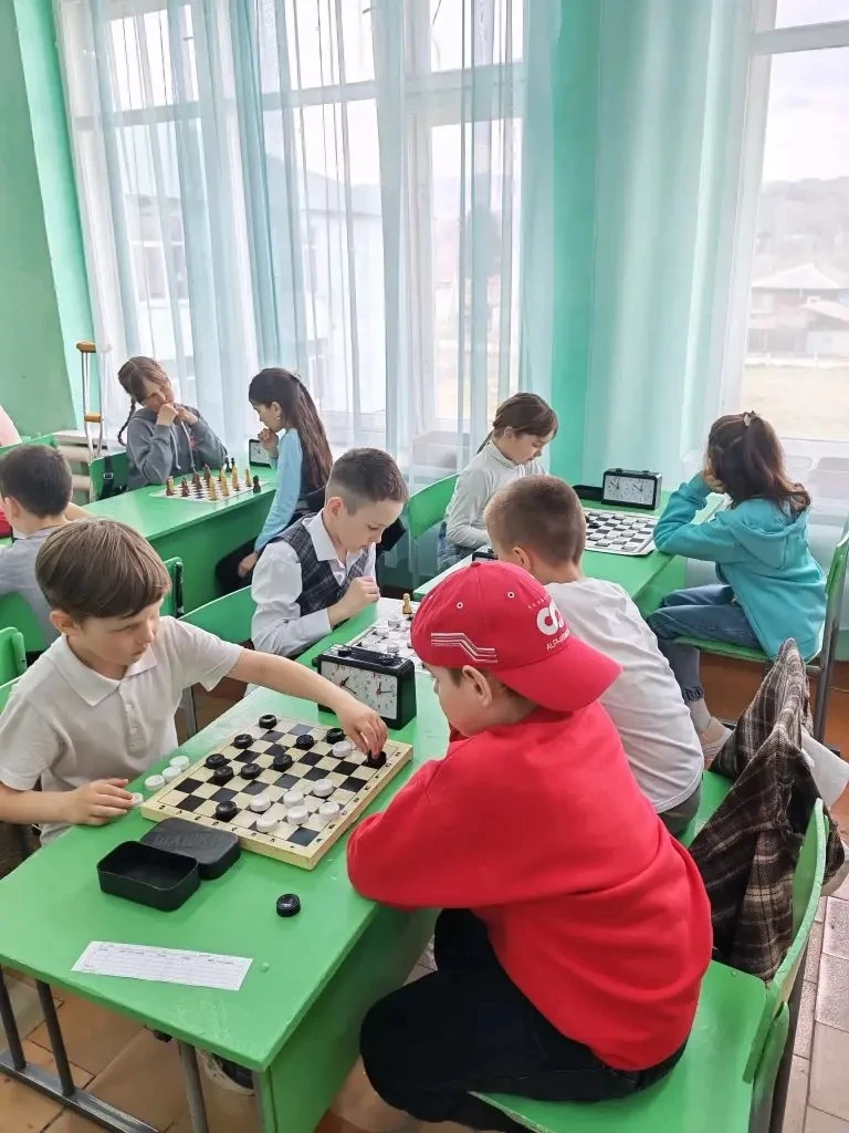 «РУССКИЕ ШАШКИ» в Алтайской ООШ №3!   23 апреля на базе нашей школы состоялись муниципальные соревно