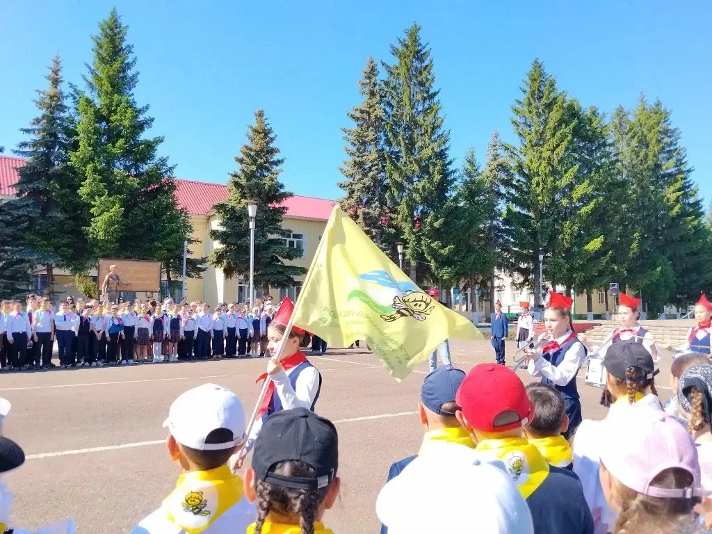 🔴 С Днем Пионерии! Сегодня наши четвероклассники вступили в ряды пионеров!