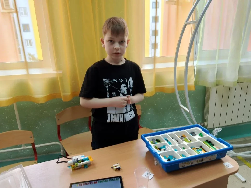 В Доме детского творчества прошли городские соревнования «ЛегоРобот». 5 участников МБОУ «СОШ № 3 им.
