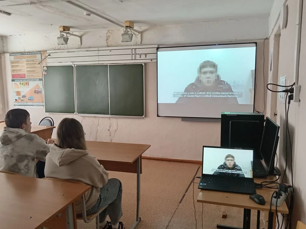 Сегодня в школе в целях профилактики действия вербовщиков среди подростков для совершен...