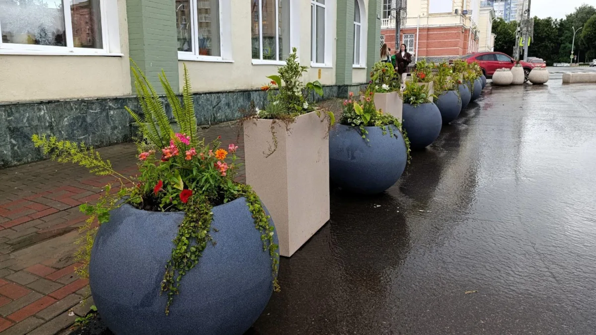 Улицу Ленина в Орле украсят 300 цветочных вазонов

Город продолжается готовиться к юбилею

https:/