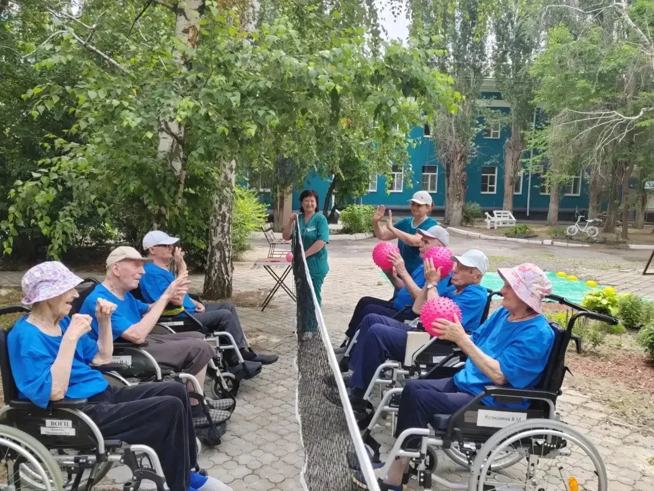 В Волгоградском областном геронтологическом центре состоялось яркая и позитивная спортивно-оздоровит
