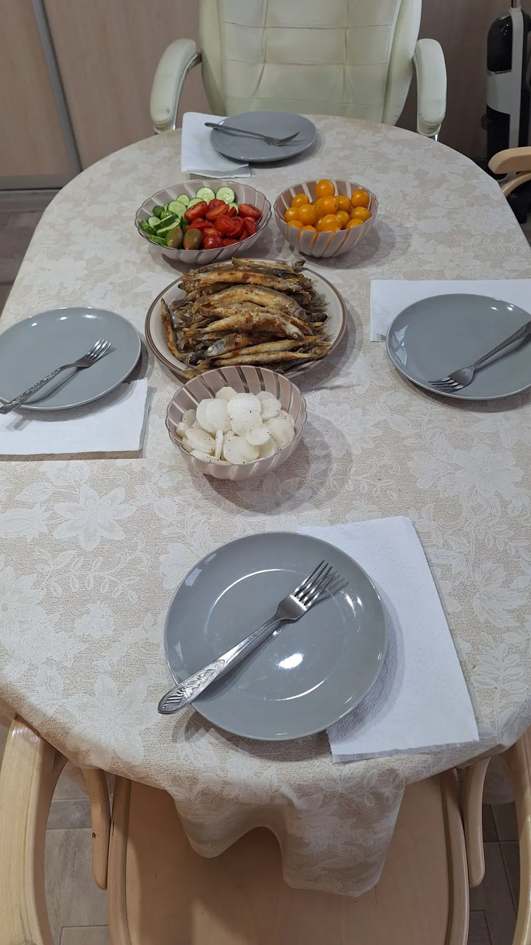 Сегодня рыбку едим с ребятами 😋