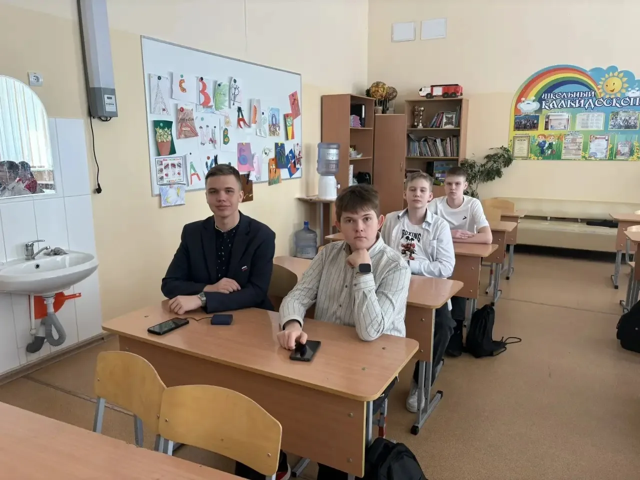 Наша школа принимает участие в акции «Философия ЗОЖ»и учащиеся поиграли в игру, в которой выполняли 
