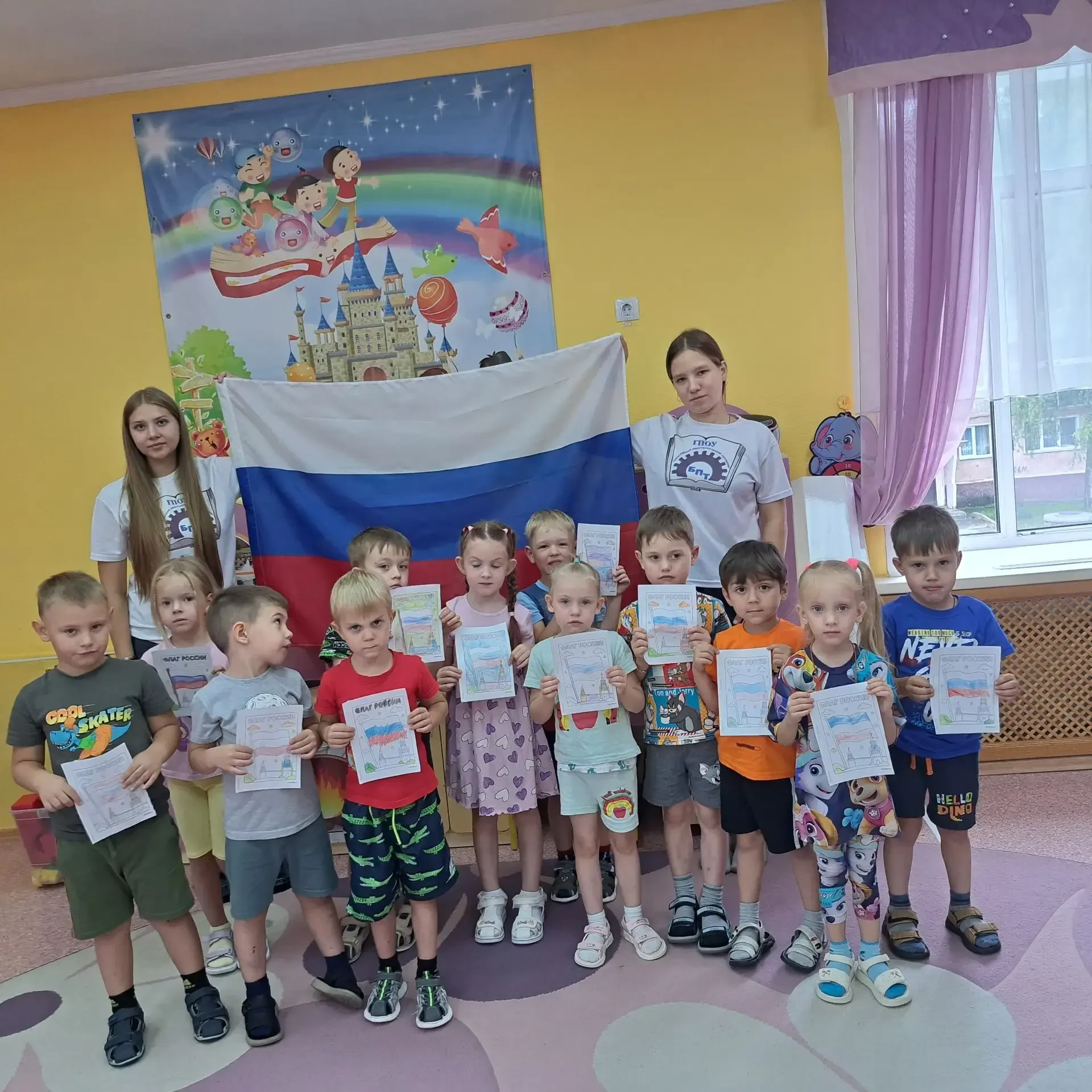 В честь Дня Государственного флага РФ активисты Студенческого совета Березовского полит...