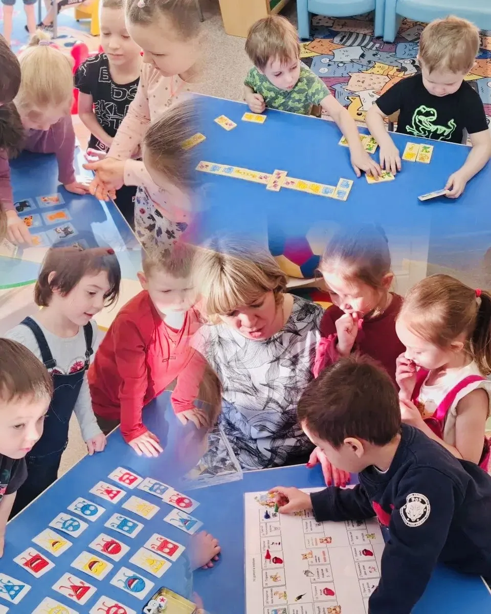 Время настольных игр!   🎲 А вы любите играть в настолки? Наши малыши это просто обожают, а воспитате