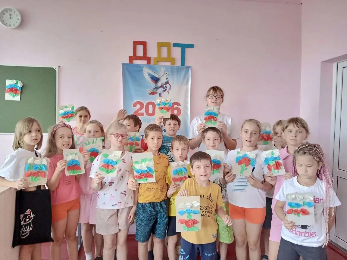 🇷🇺 С любовью к Родине: открытки в цветах флага!