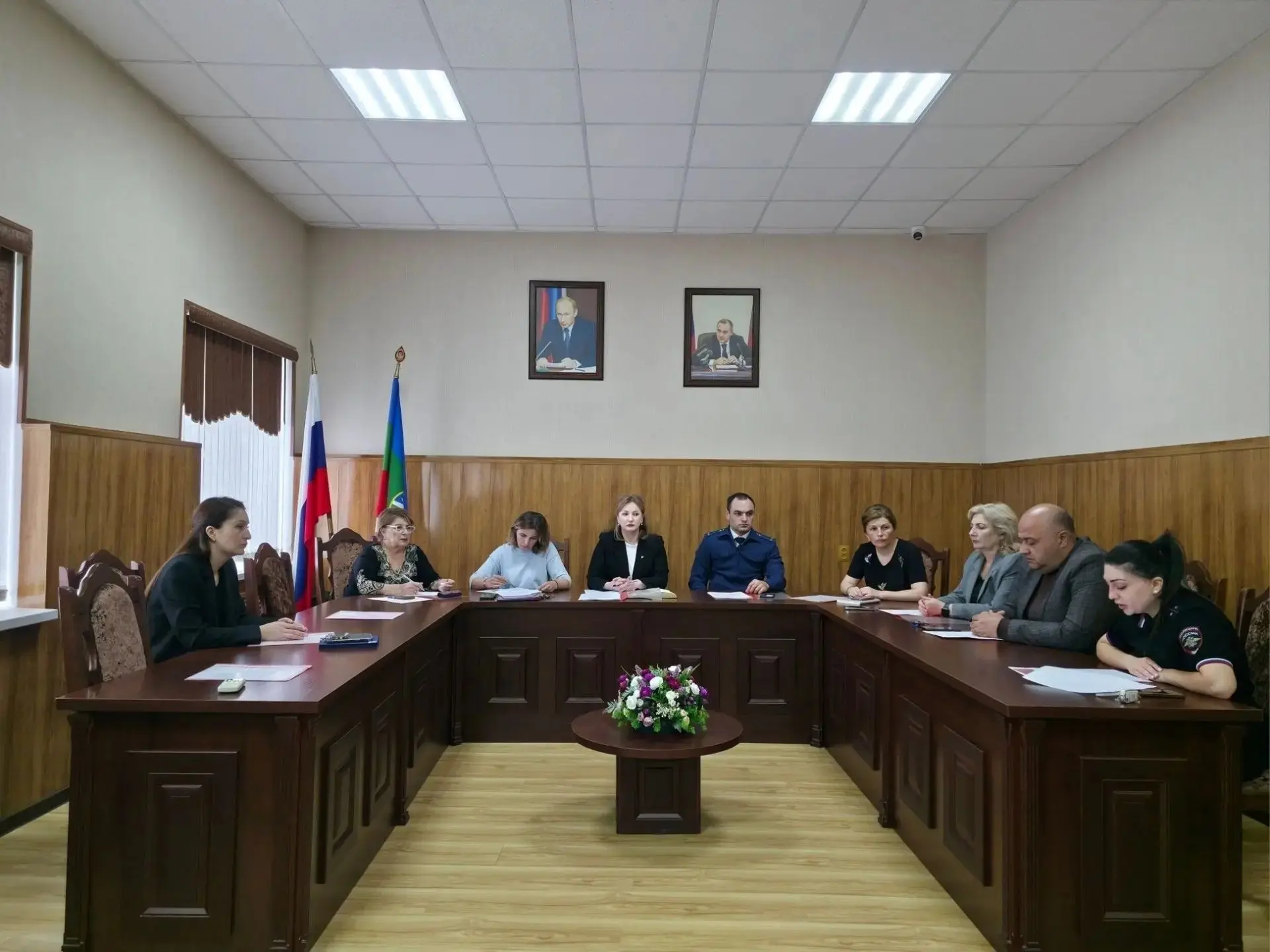 В Малом зале АКМР состоялось заседание комиссии по делам несовершеннолетних и защите их...