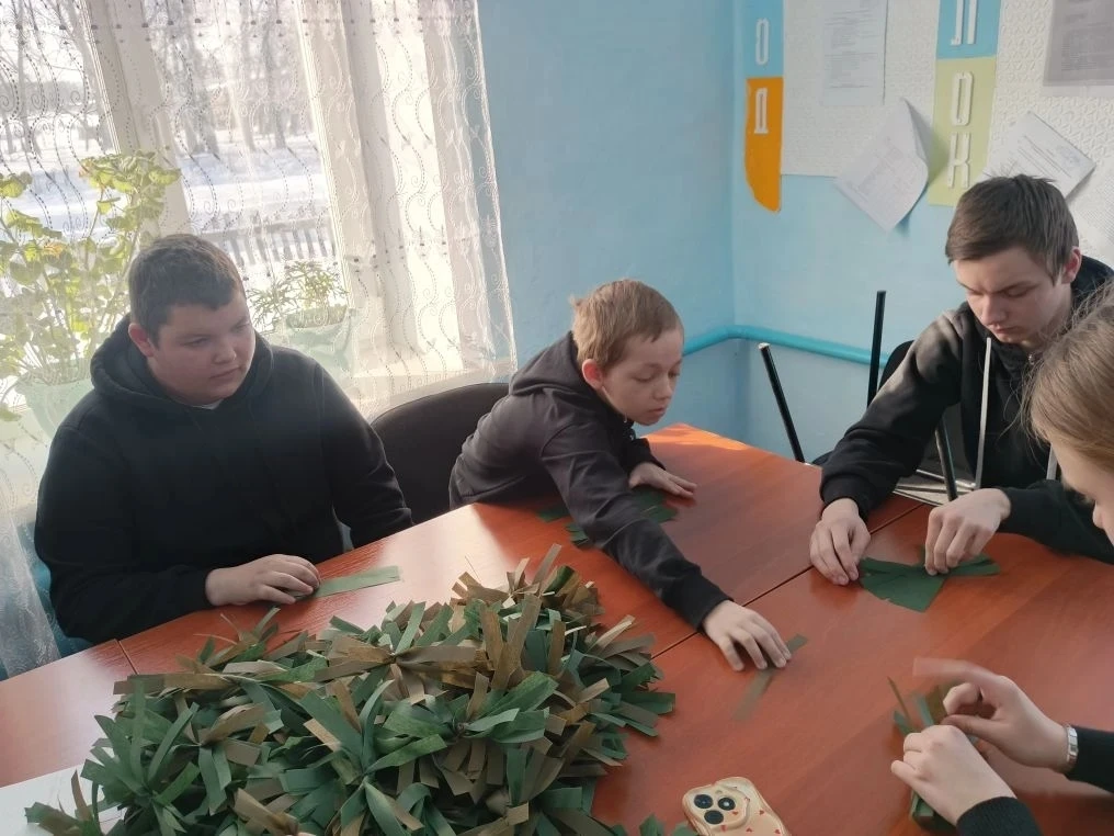 Мы вместе! Волонтерский отряд школы объединяет поколения