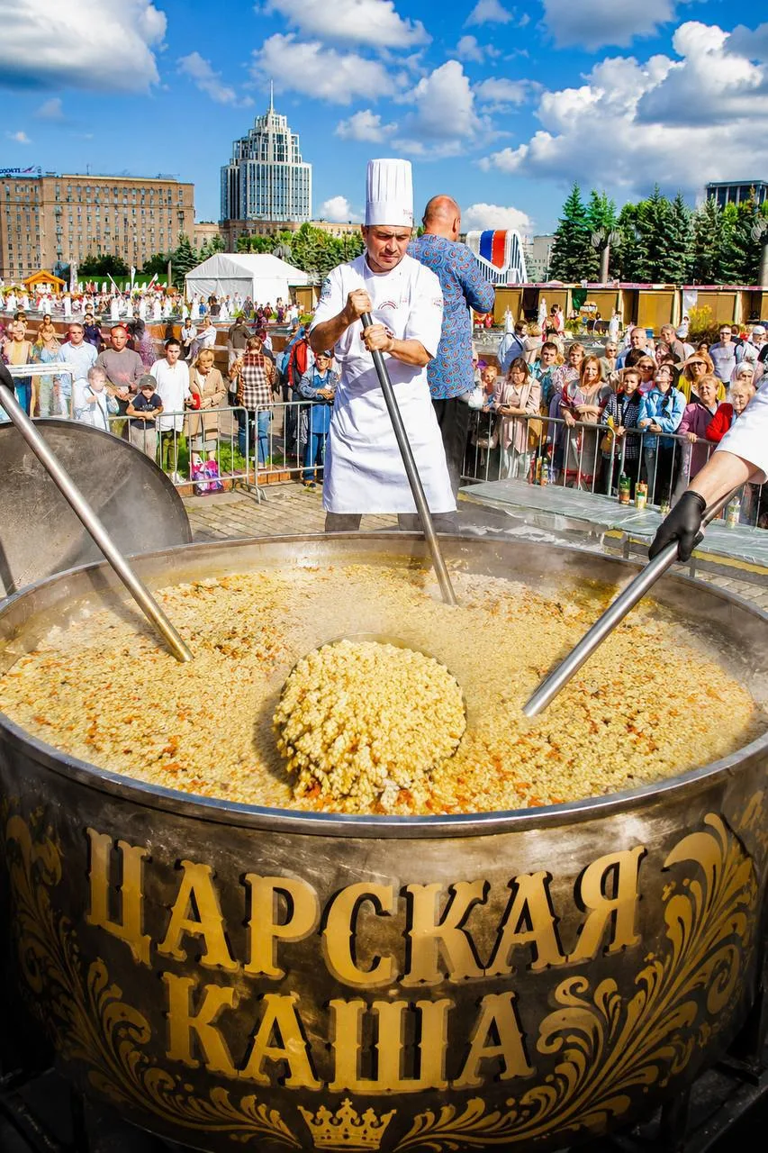 😍 Бесплатный концерт Мари Краймбрери, 2000 кг каши и другие активности на Поклонной го...