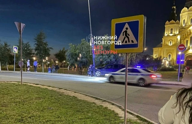 Водитель BMW протаранил столб у Стрелки и пытался скрыться в вечер Суперкубка

Фото: "Нижний Новгоро