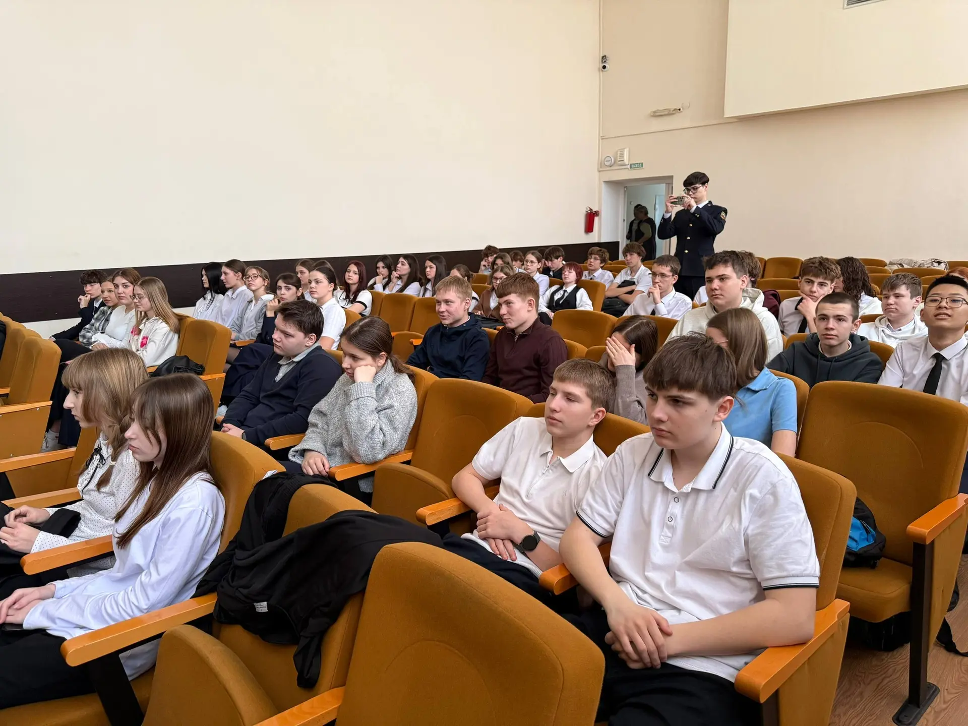 🎓 В нашей школе состоялась важная и полезная встреча!  📚 Студенты ВГУЮ РПА Минюста России провели дл