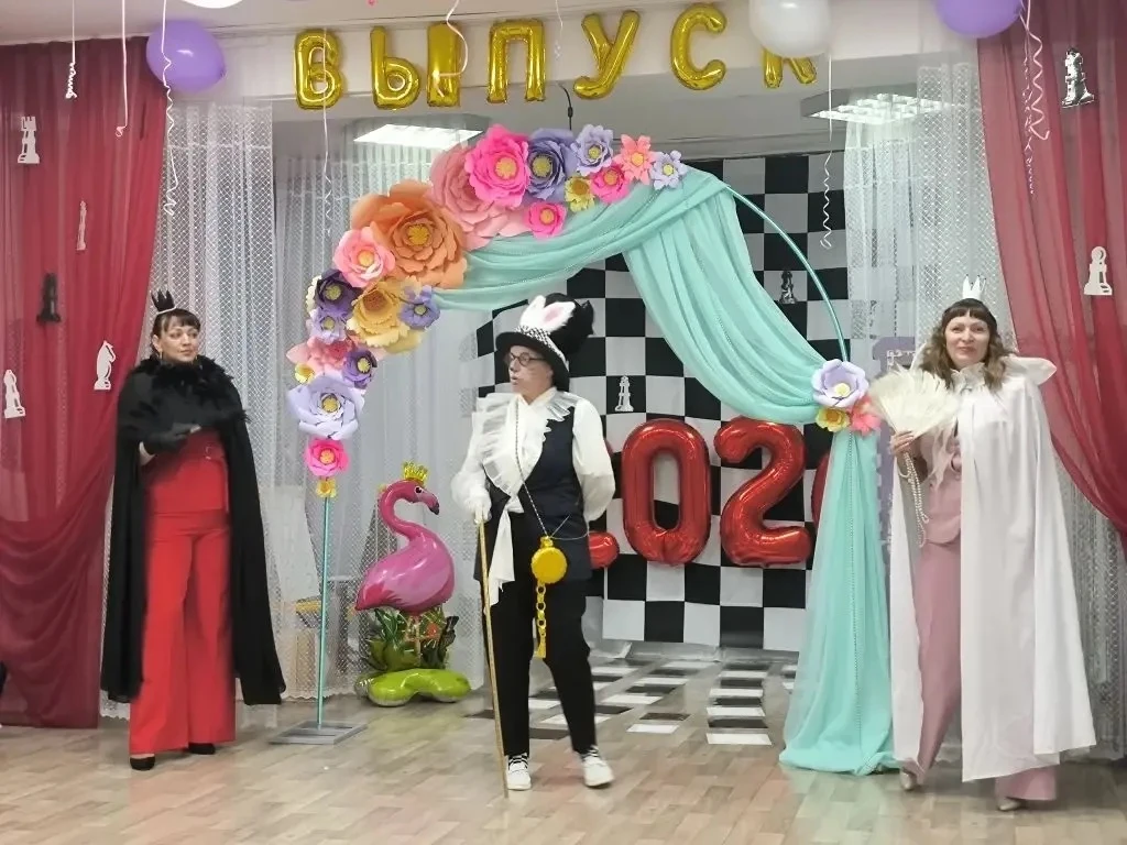 Выпускной в детском саду: "Алиса в Стране Чудес" – Волшебное Прощание с Детством!