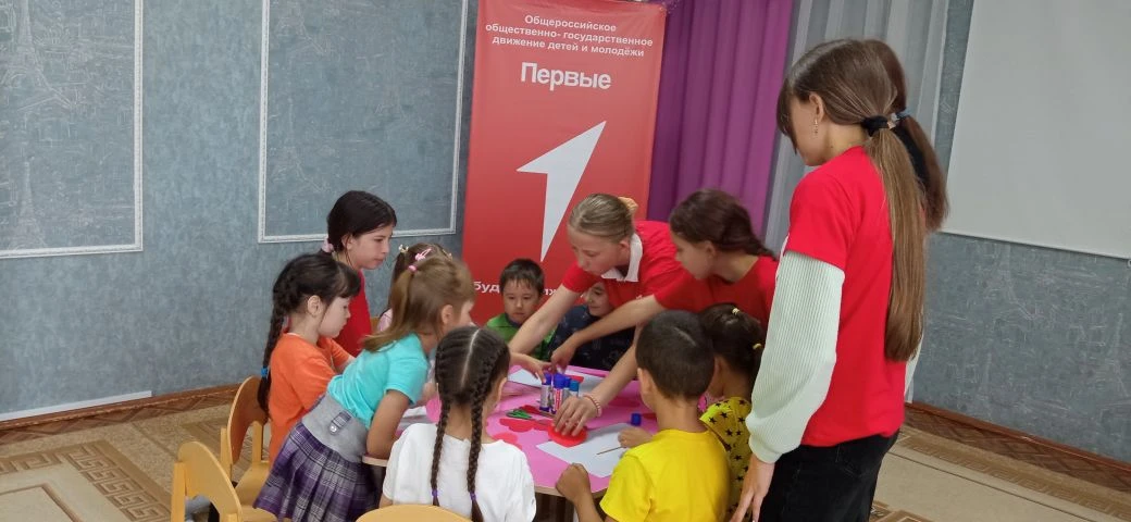 В честь Международного дня друзей, который ежегодно отмечается 9 июня, педагоги вместе с активистами