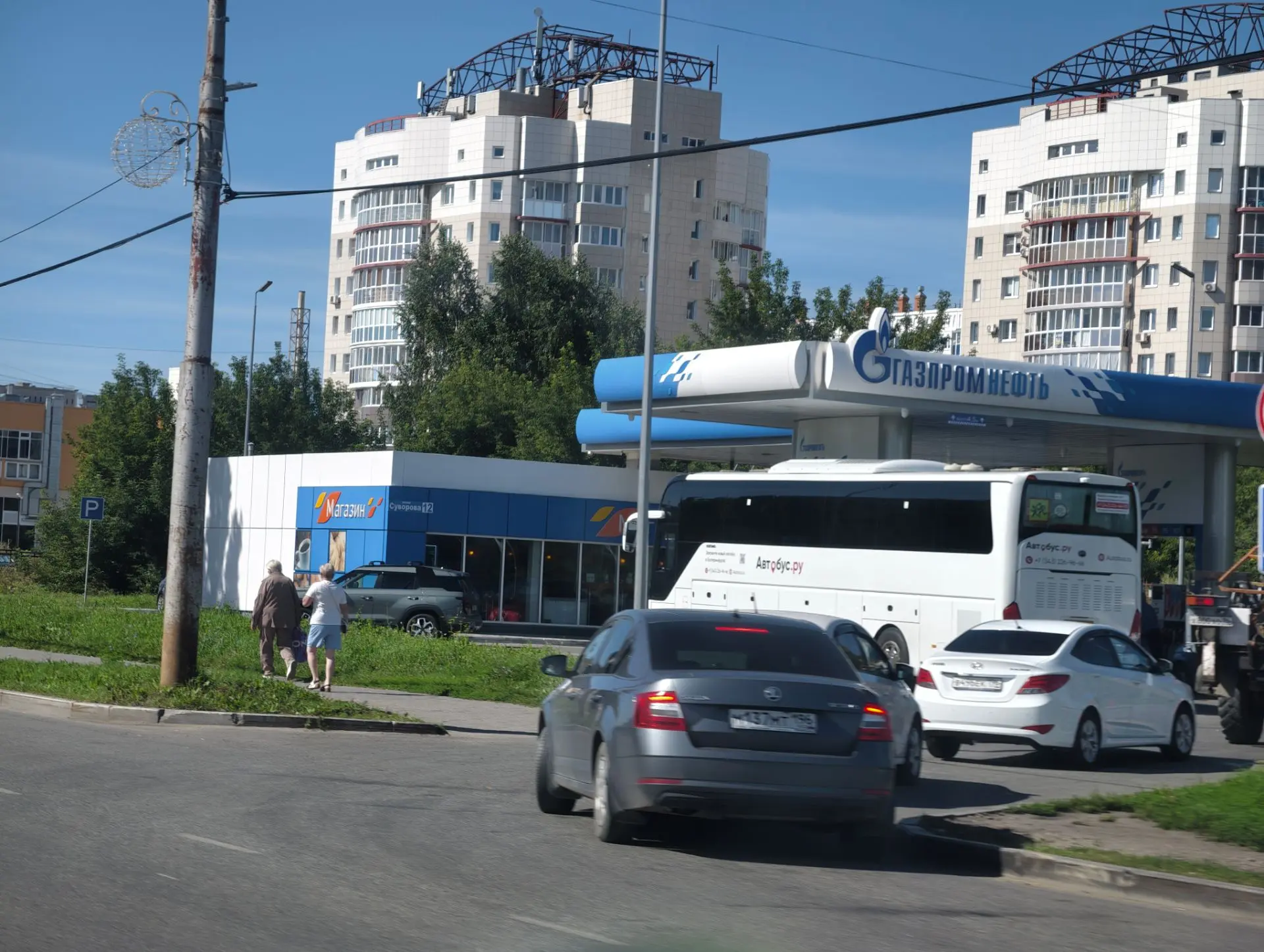 Второй день на АЗС Газпромнефть пл Суворова очереди.