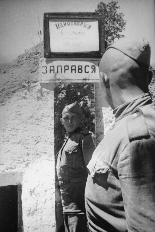 Гвардии красноармеец 15-й гвардейской механизированной бригады 4-й гвардейского механиз...
