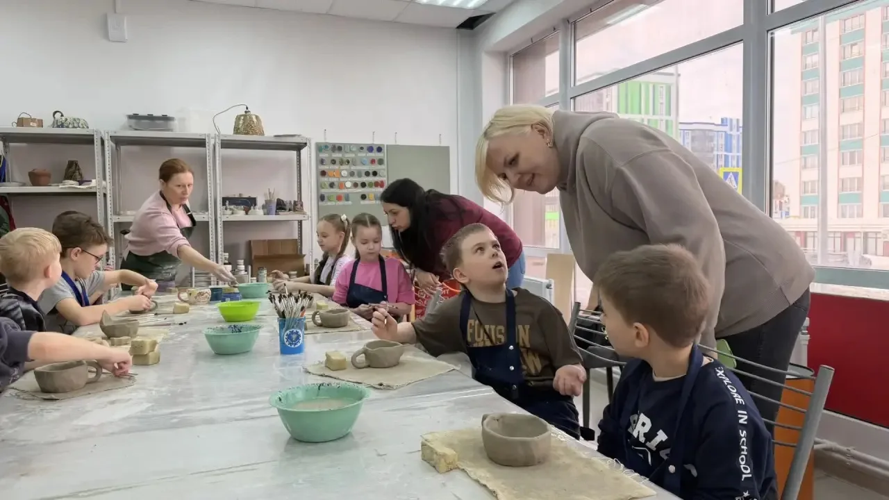 🐱✨ Урок добра и творчества в котокафе ✨🎨☕  👧🧒 Ученики 2 «Е» класса вместе с родителями и классным ру