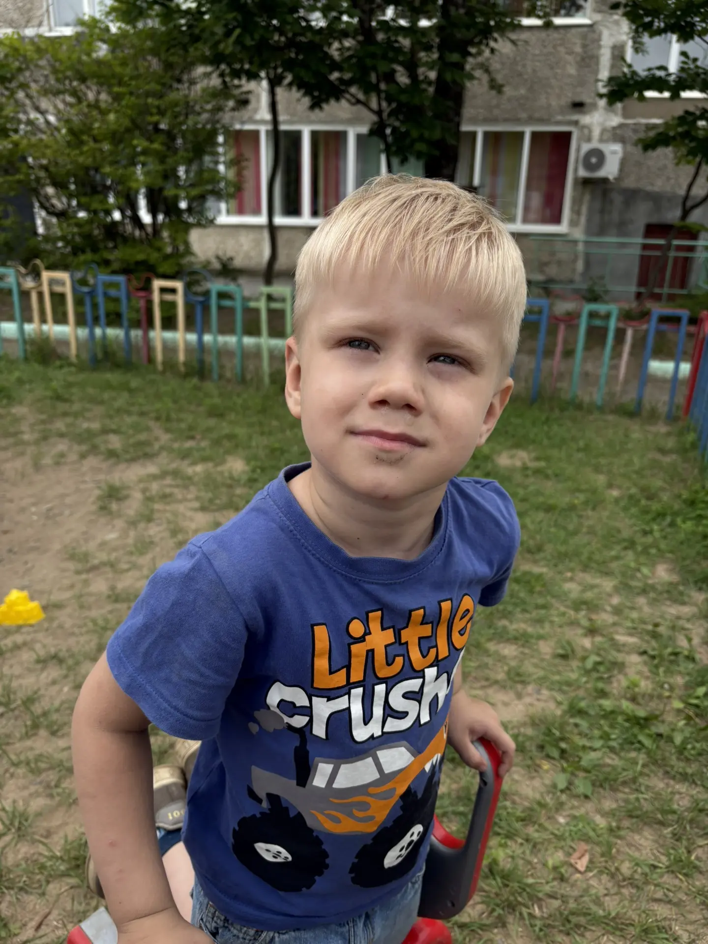 Свежий воздух, солнце и весёлые игры — что ещё нужно для счастливого дня? 😊