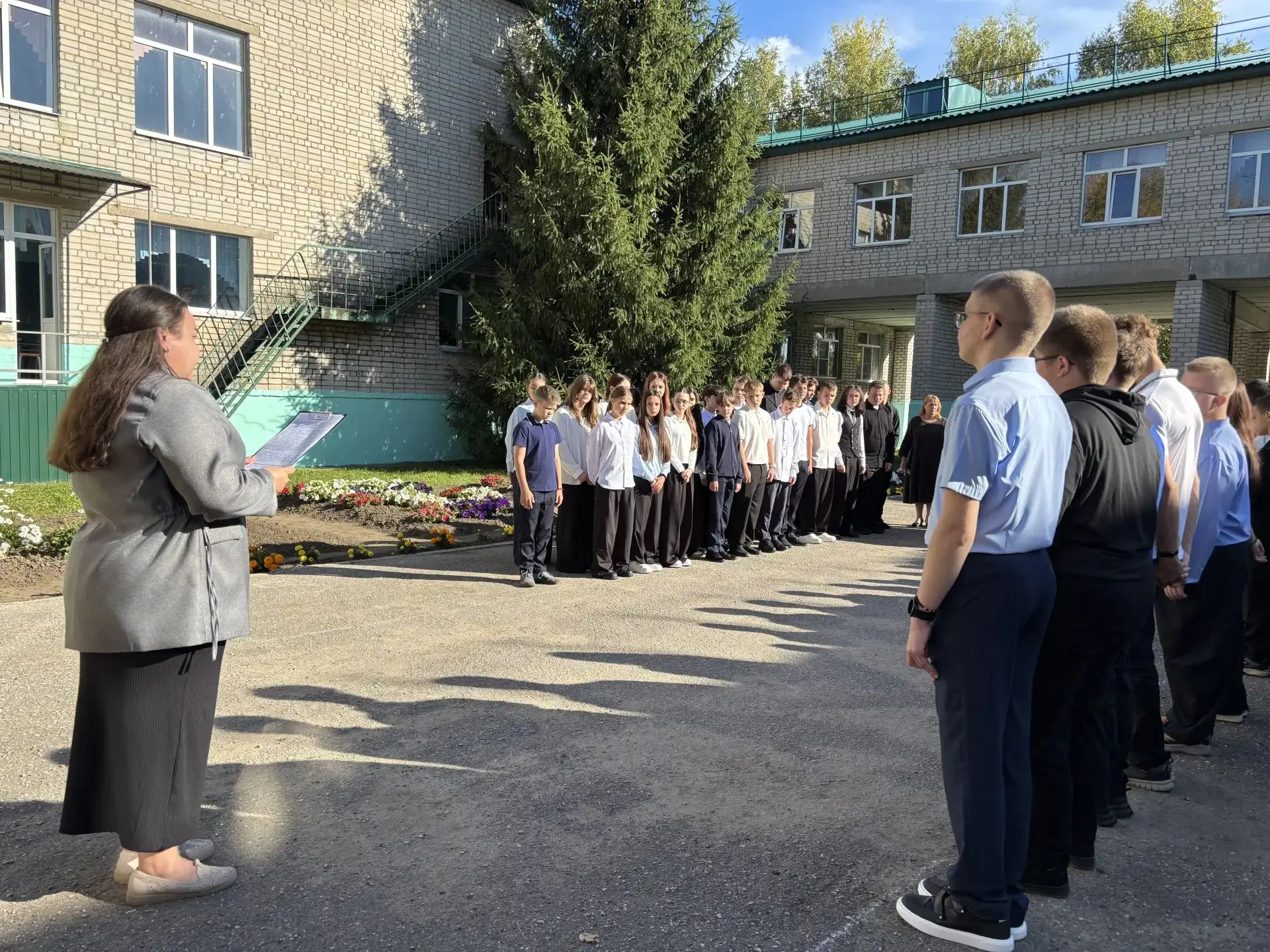 🕯В Чучковской школе под руководством советника директора по воспитанию Кристины Юсупов...