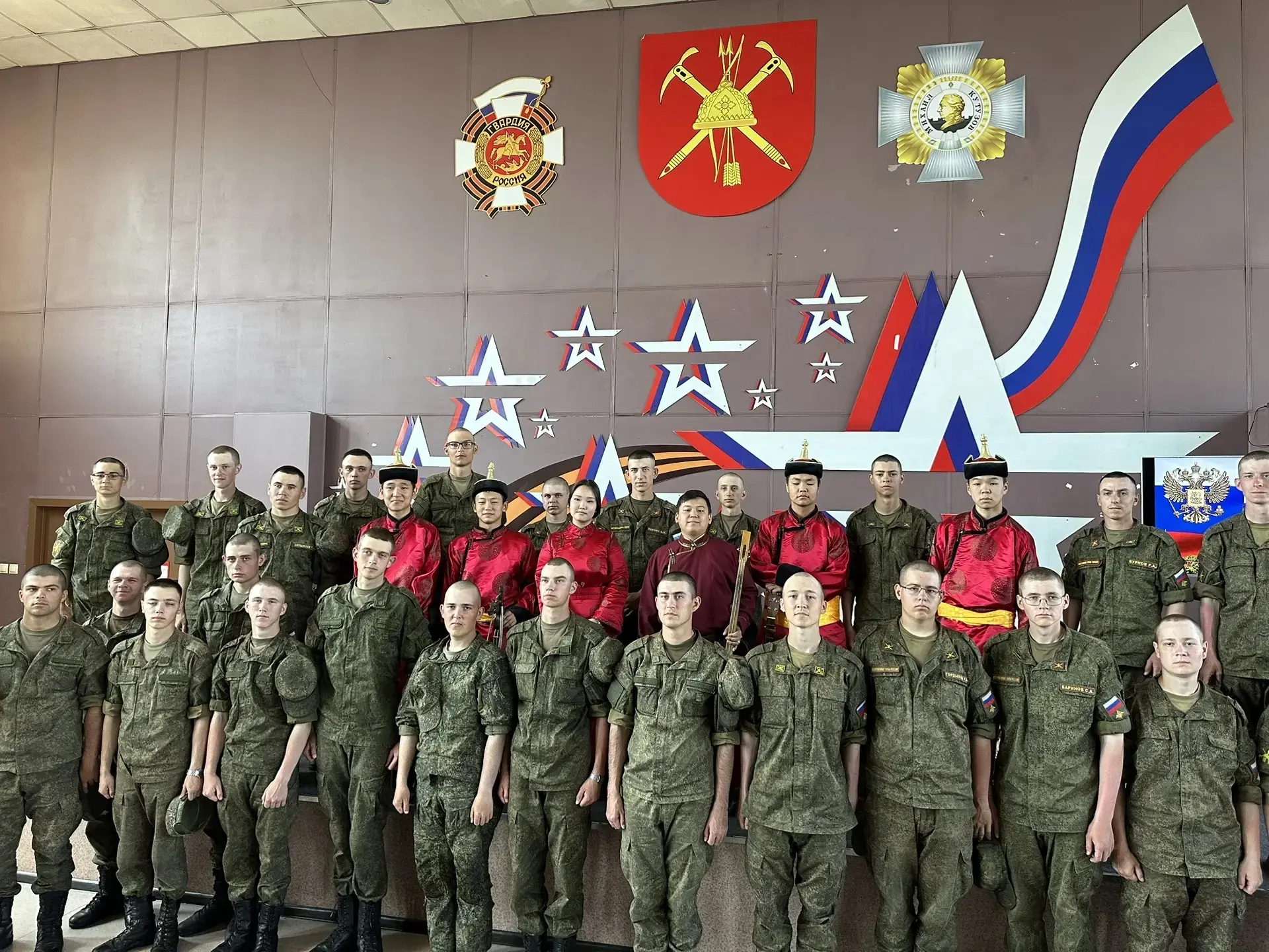 С Днём России🥰
Сегодня наша группа "Хатчыгаш" поздравила с Праздником солдат железнодорожного и мот
