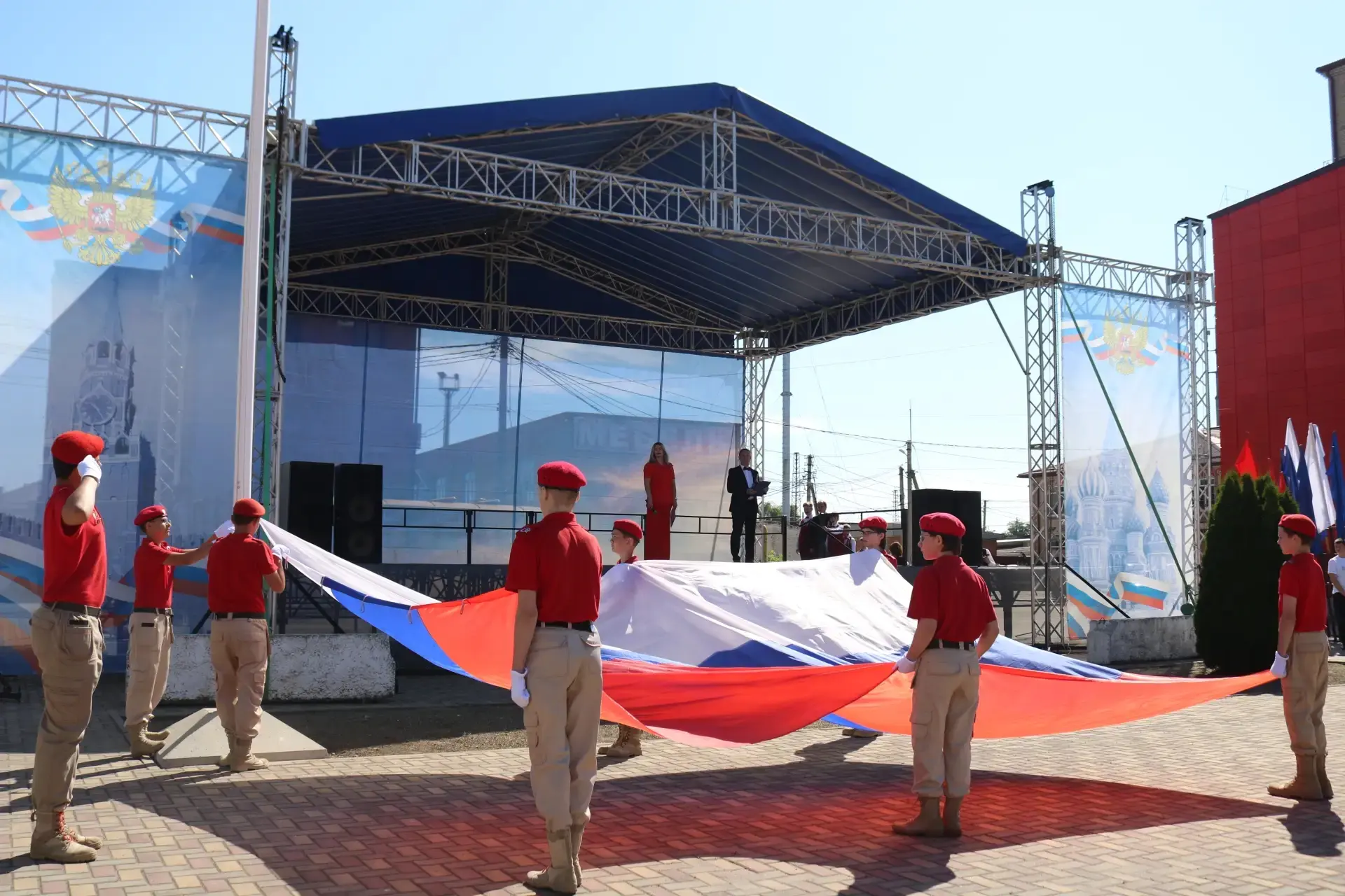 🇷🇺♥️Сегодня Майская площадь города Гулькевичи стала центром торжеств, посвящённых Дню России! Солн