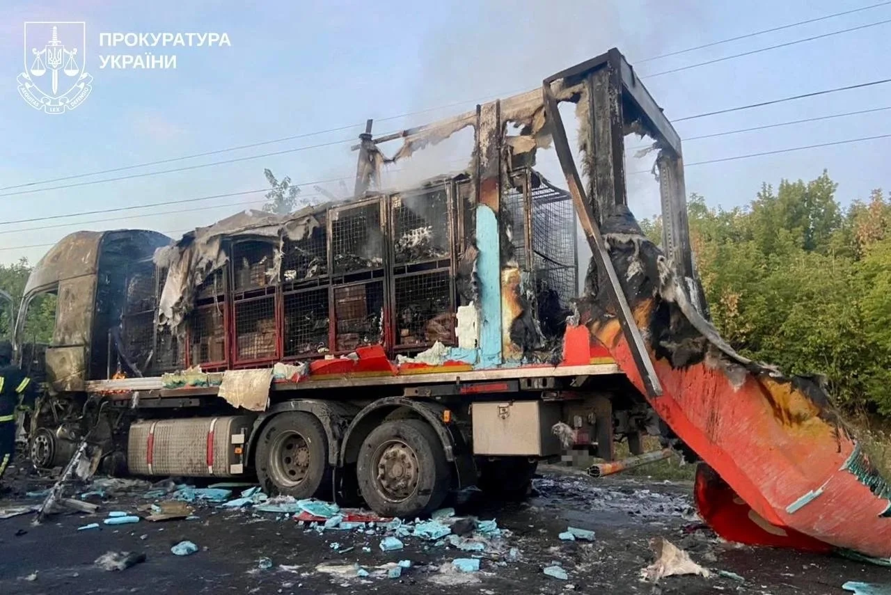 🇷🇺💥🇺🇦Удар по логистике ВСУ: терминал «Новой почты» под Одессой охвачен пожаром