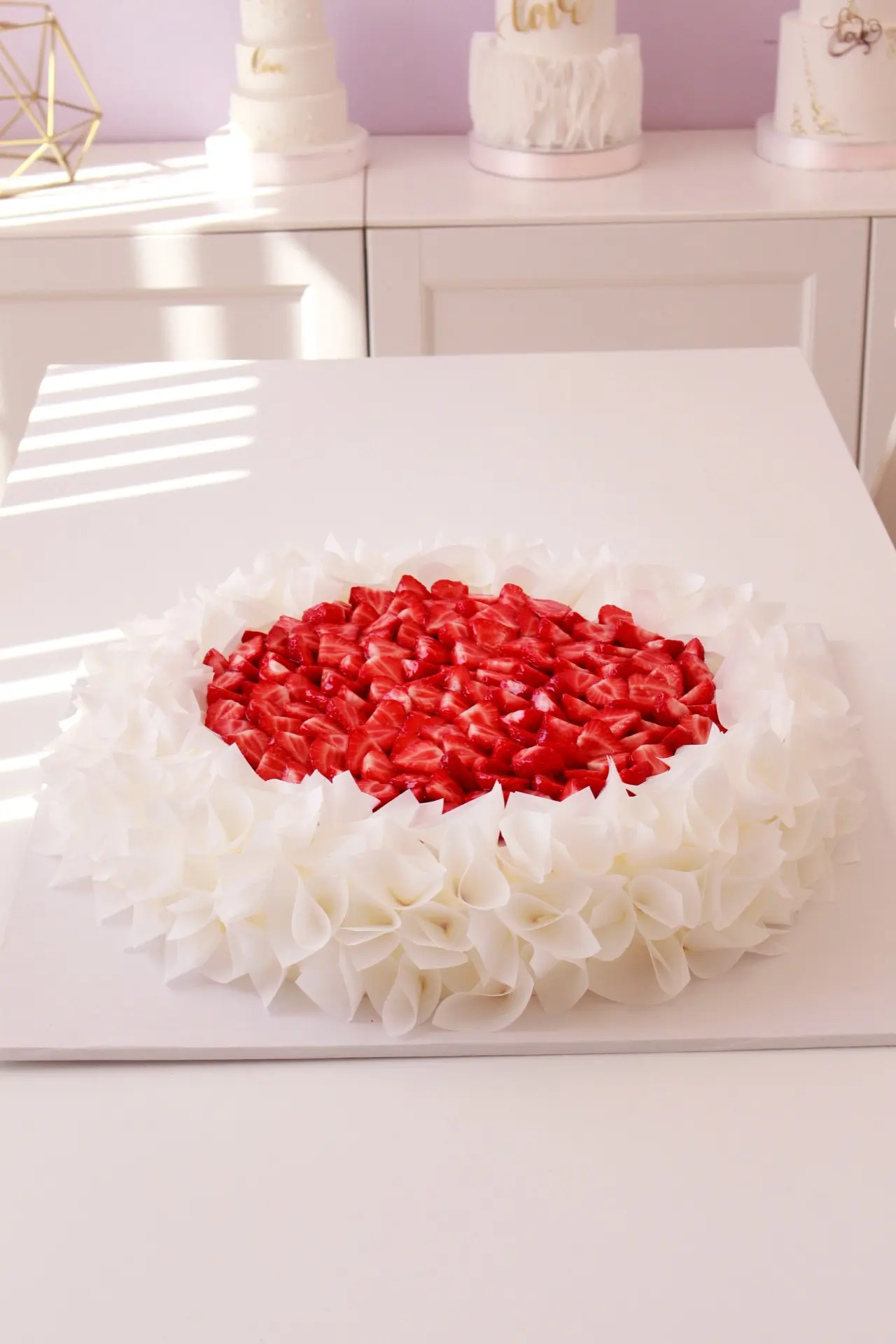 Большие свадебные торты с ягодами🍓