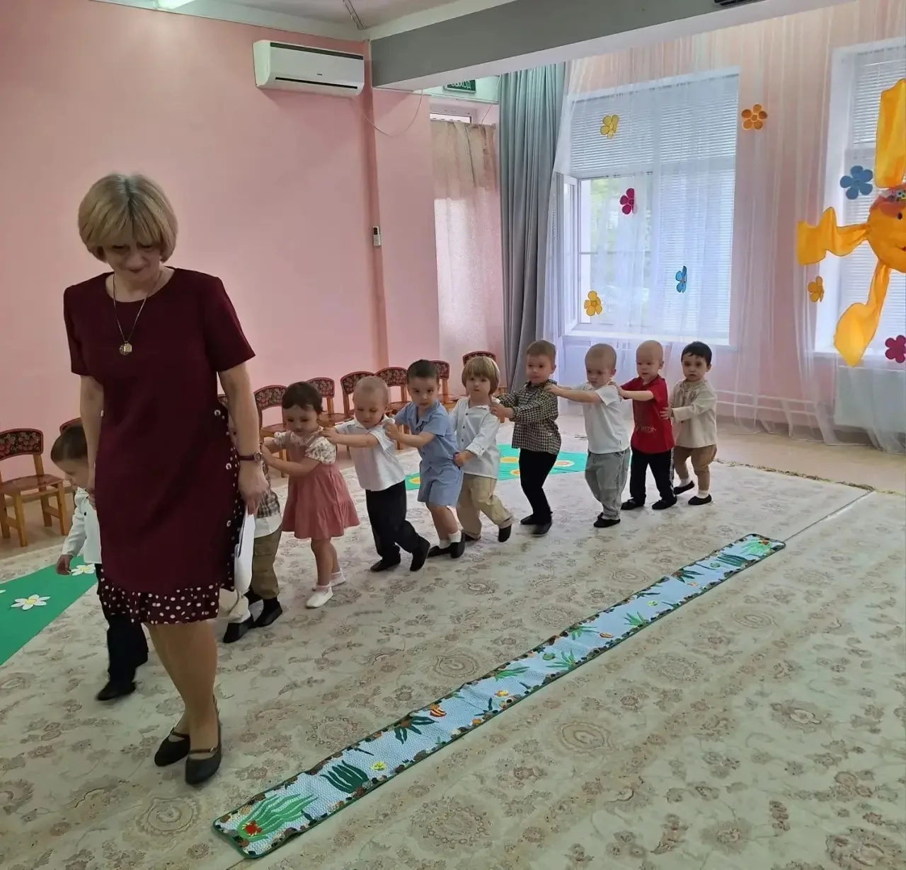 Весна, весна на улице, весенние деньки.
