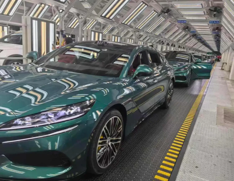 После официального снижения цены на новый Denza Z9 GT и добавления технологии сверхбыст...