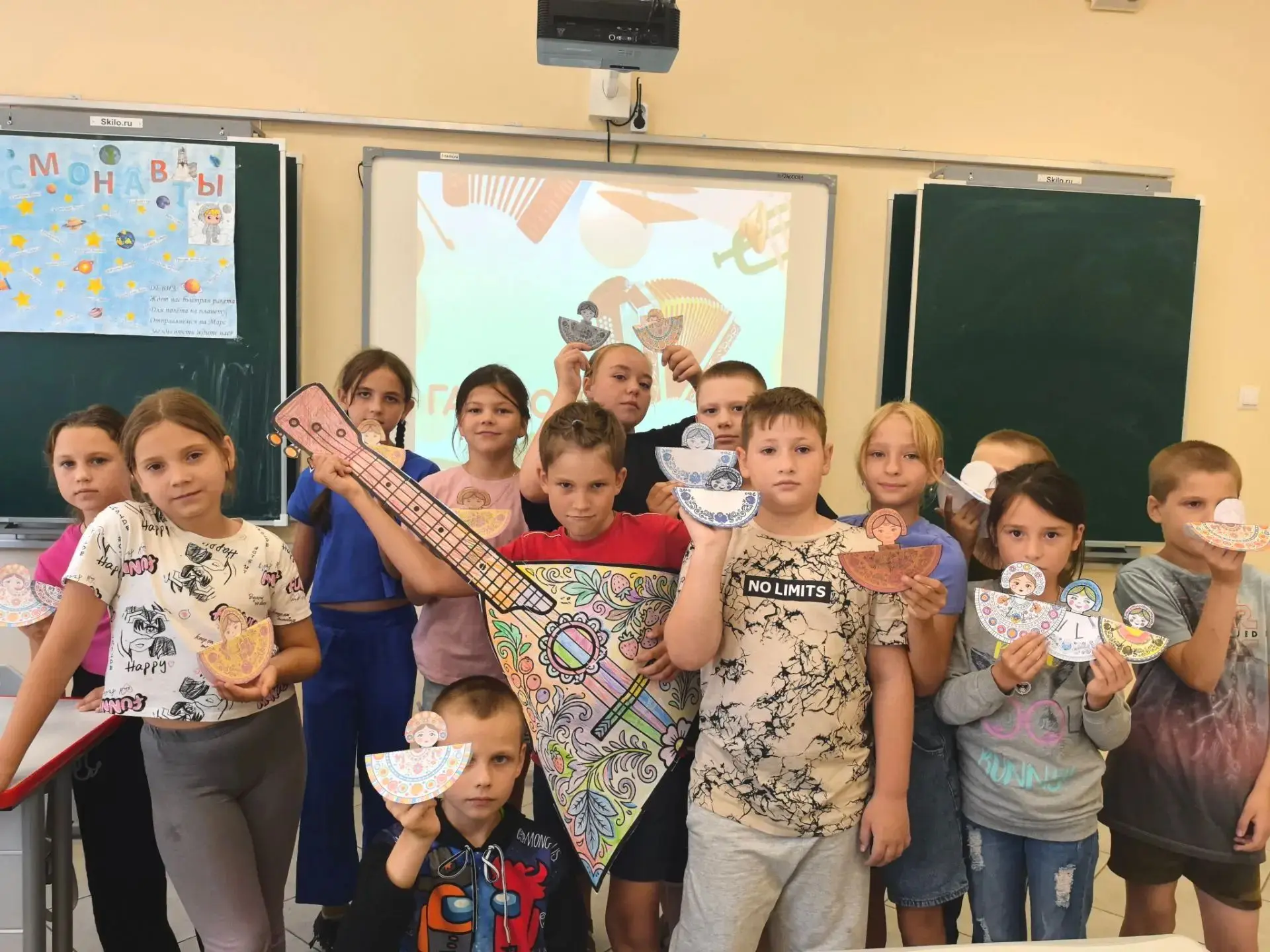 Лето в разгаре, и жизнь в лагере кипит! 🌞🏕️

🦖 Путешествие сквозь миллионы лет
Ребята посмотрели 