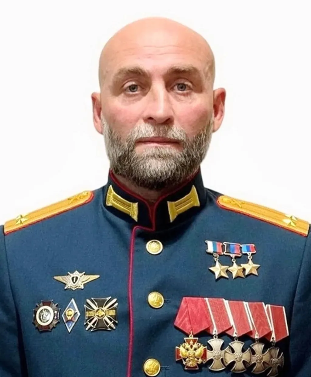 Александр Борисович ПАЛЯЩИЙ награжден четырьмя Орденами Мужества и другими наградами.