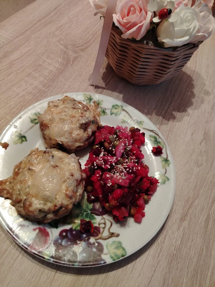 Винегрет и запечённые шампиньоны – идеальный вечерний дуэт 🍄🥗🔥