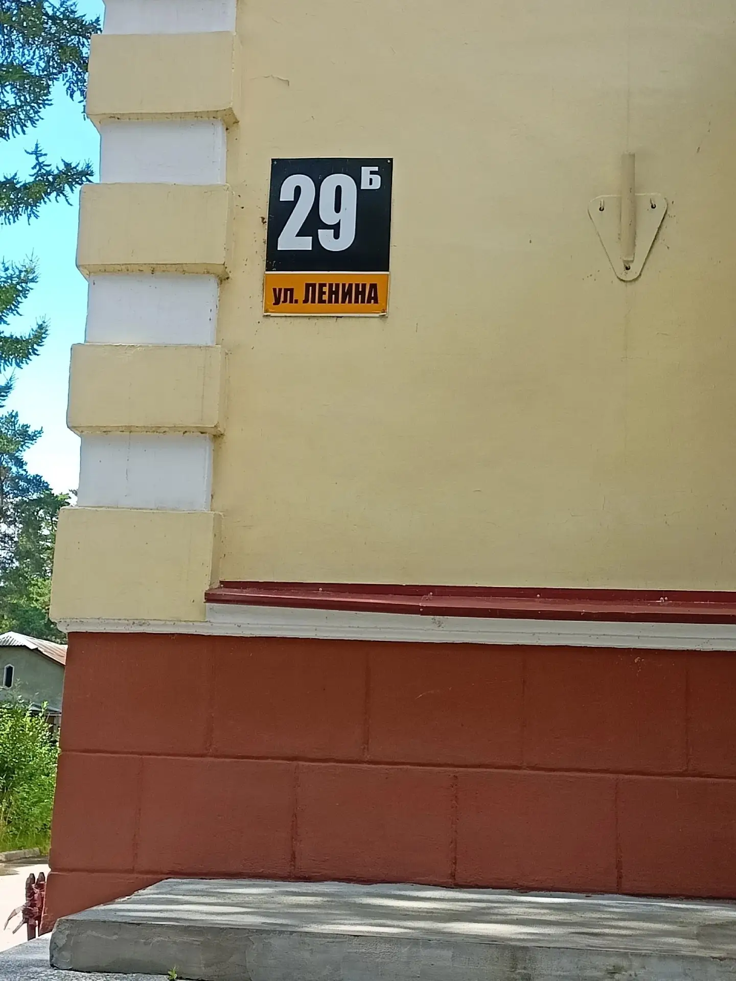 Решили мы тут с подругой прогуляться по улочкам нашего славного городка, но то, что мы ...