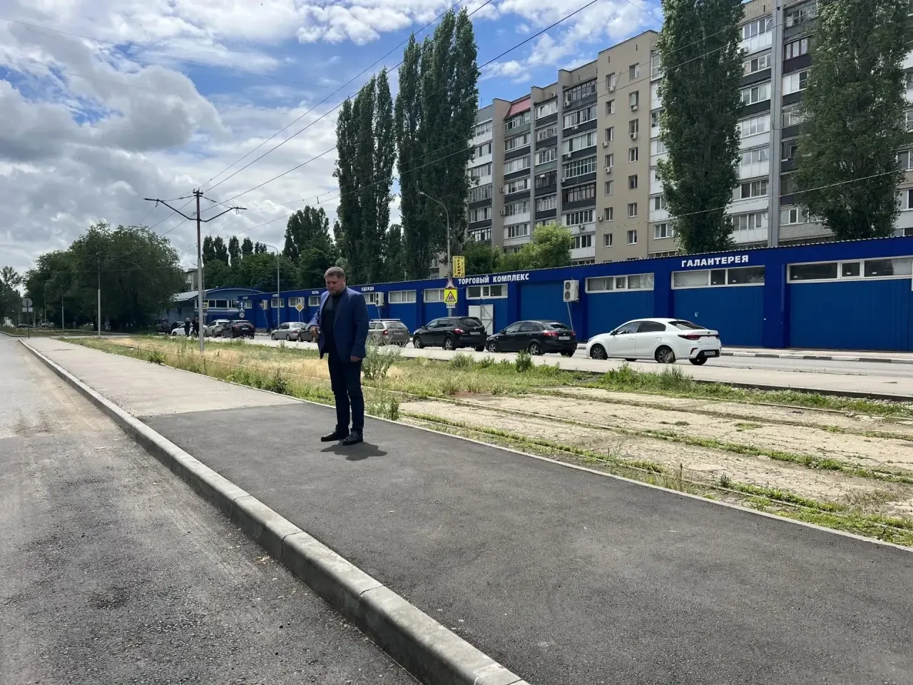 🚧 Руководитель коммунальной службы района Егор Лагутин проверил восстановление асфальтового покрыти