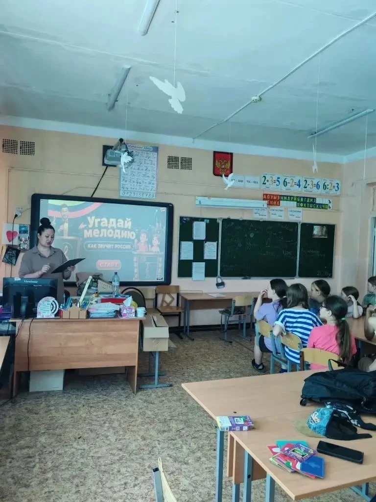 🇷🇺 С Днём России! 🇷🇺

🎉 Ежегодно 12 июня наша страна отмечает государственный праздник — День Р