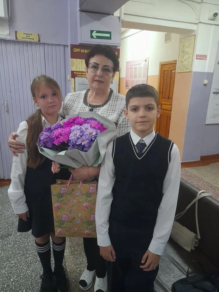 🍎 Школа помнит своих наставников.