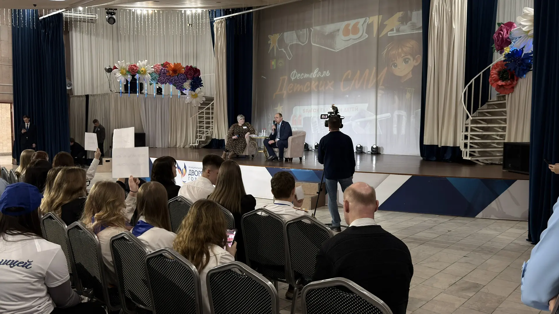 📸 «Братск глазами детей»: медиацентр школы №45 на городском фестивале!  Сегодня  наши ребята из меди