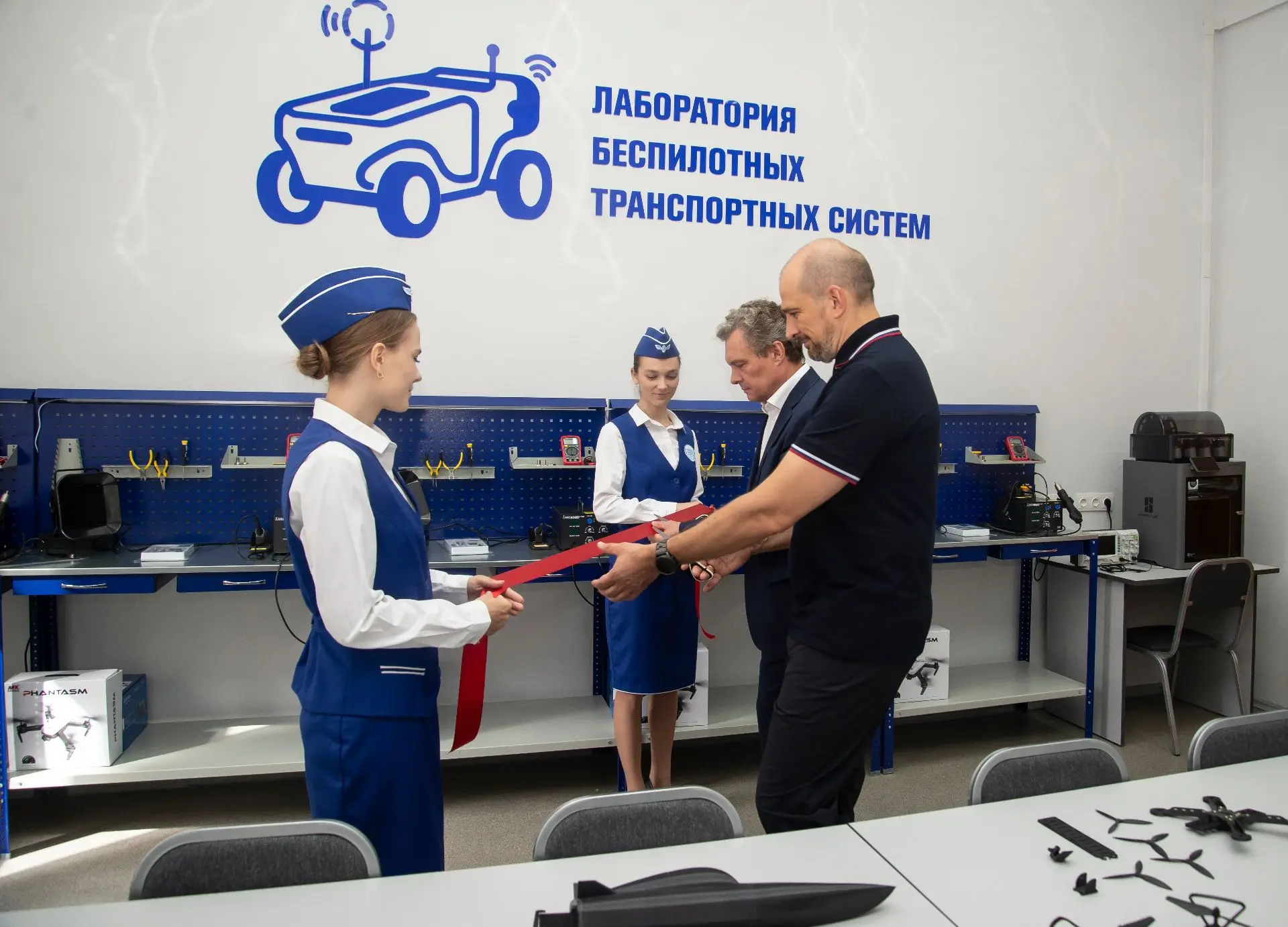 🕹Александр Сахаров открыл в ОмГУПС лабораторию беспилотных транспортных систем