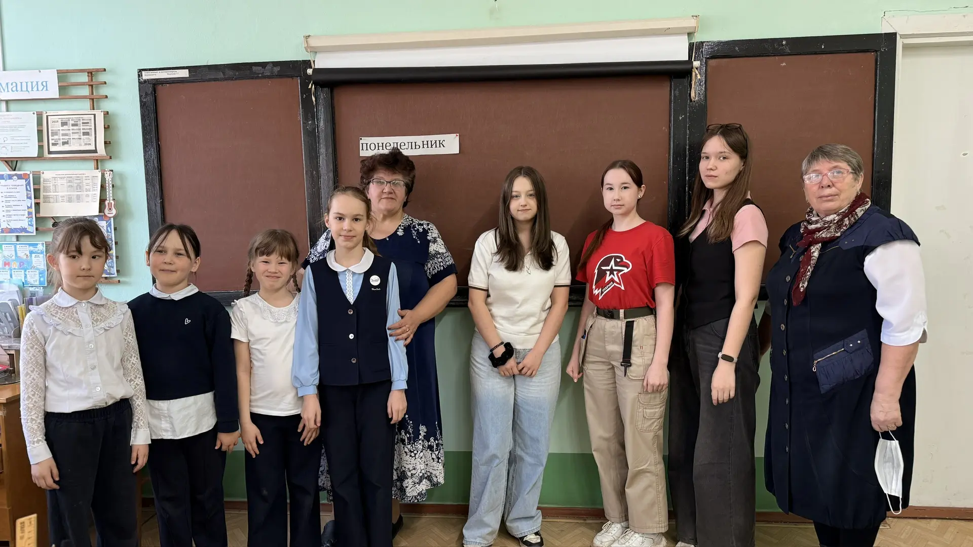 🏆 Третий день «Недели рекордов», а ажиотаж не спадает!   По коридору дети передвигаются не пешком, о