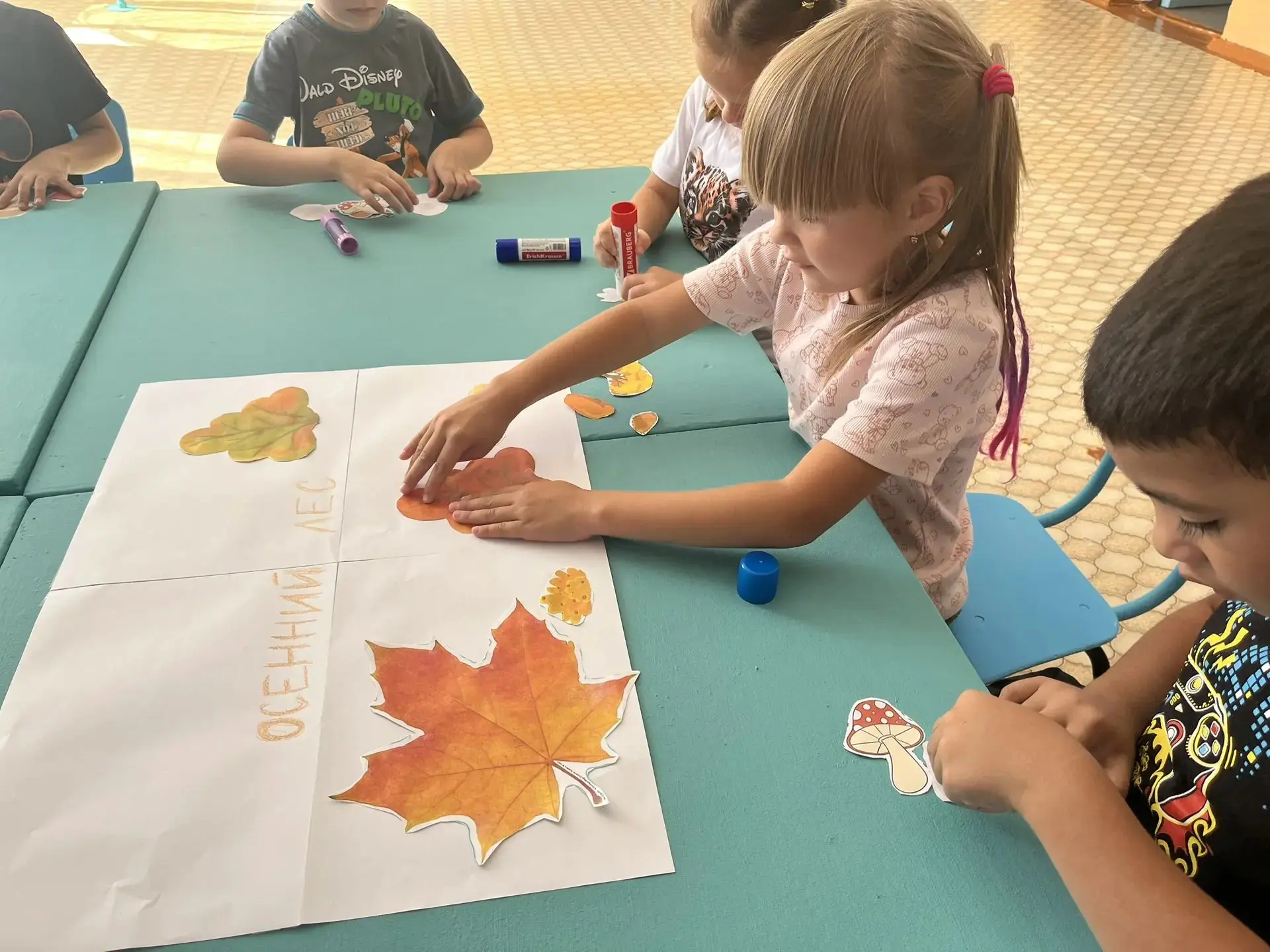 «Осенний лес — наша мастерская вдохновения! 🎨🍂Прогулка по осеннему лесу стала для реб...
