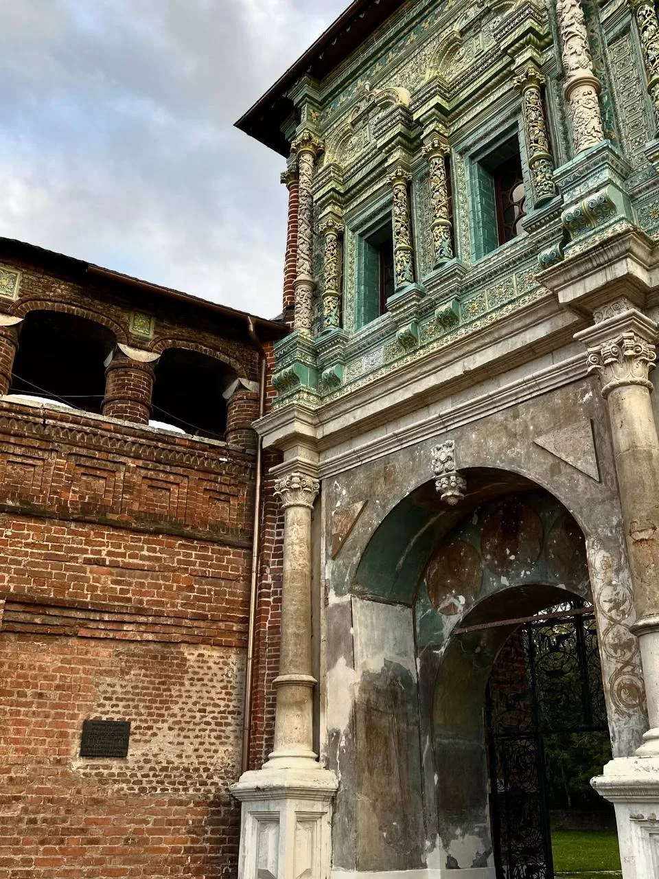 🏰 Крутицкое подворье — уголок старой Москвы