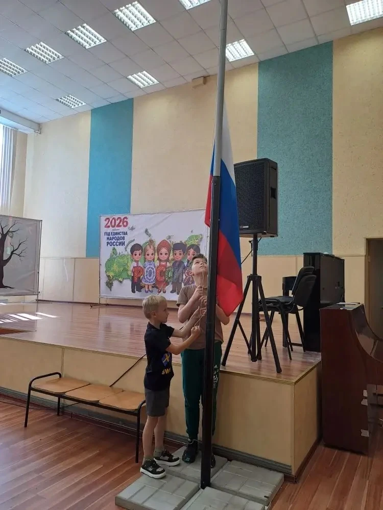 🇷🇺 День России в ДОЛ «Радуга»!

Сегодня наш лагерь наполнился атмосферой праздника и патриотизма. 
